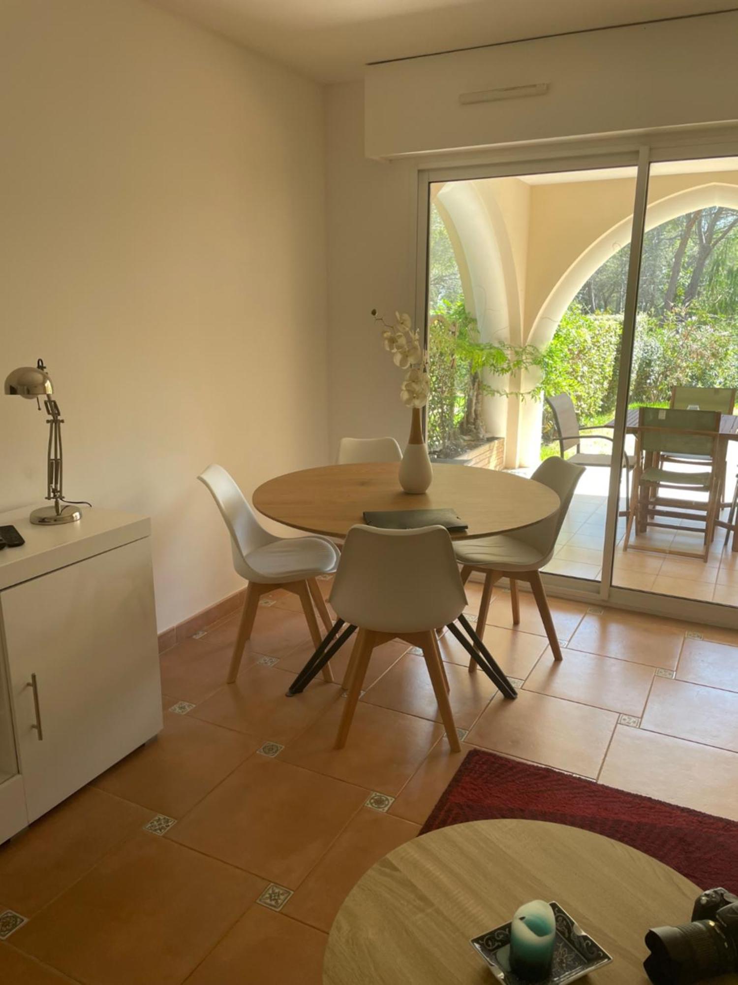 2 Pieces Saint Raphael Renove, Classe 4 Etoiles, 100 M Plages, Piscine, Tennis, Parc, Terrasse, Jardin Privatif Exteriör bild