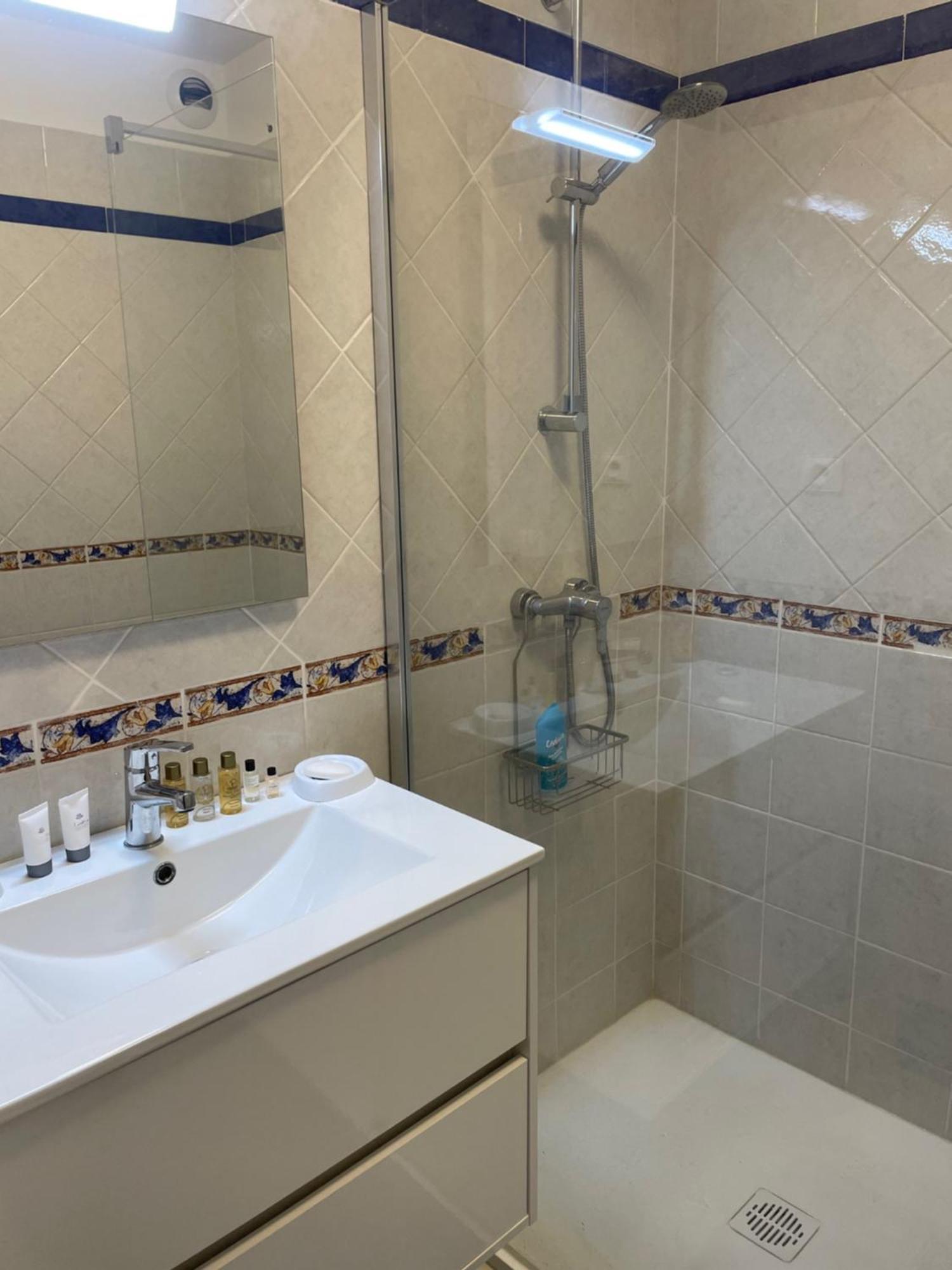 2 Pieces Saint Raphael Renove, Classe 4 Etoiles, 100 M Plages, Piscine, Tennis, Parc, Terrasse, Jardin Privatif Exteriör bild