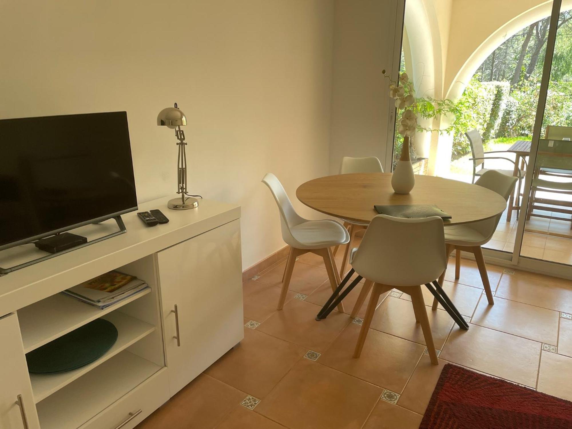 2 Pieces Saint Raphael Renove, Classe 4 Etoiles, 100 M Plages, Piscine, Tennis, Parc, Terrasse, Jardin Privatif Exteriör bild