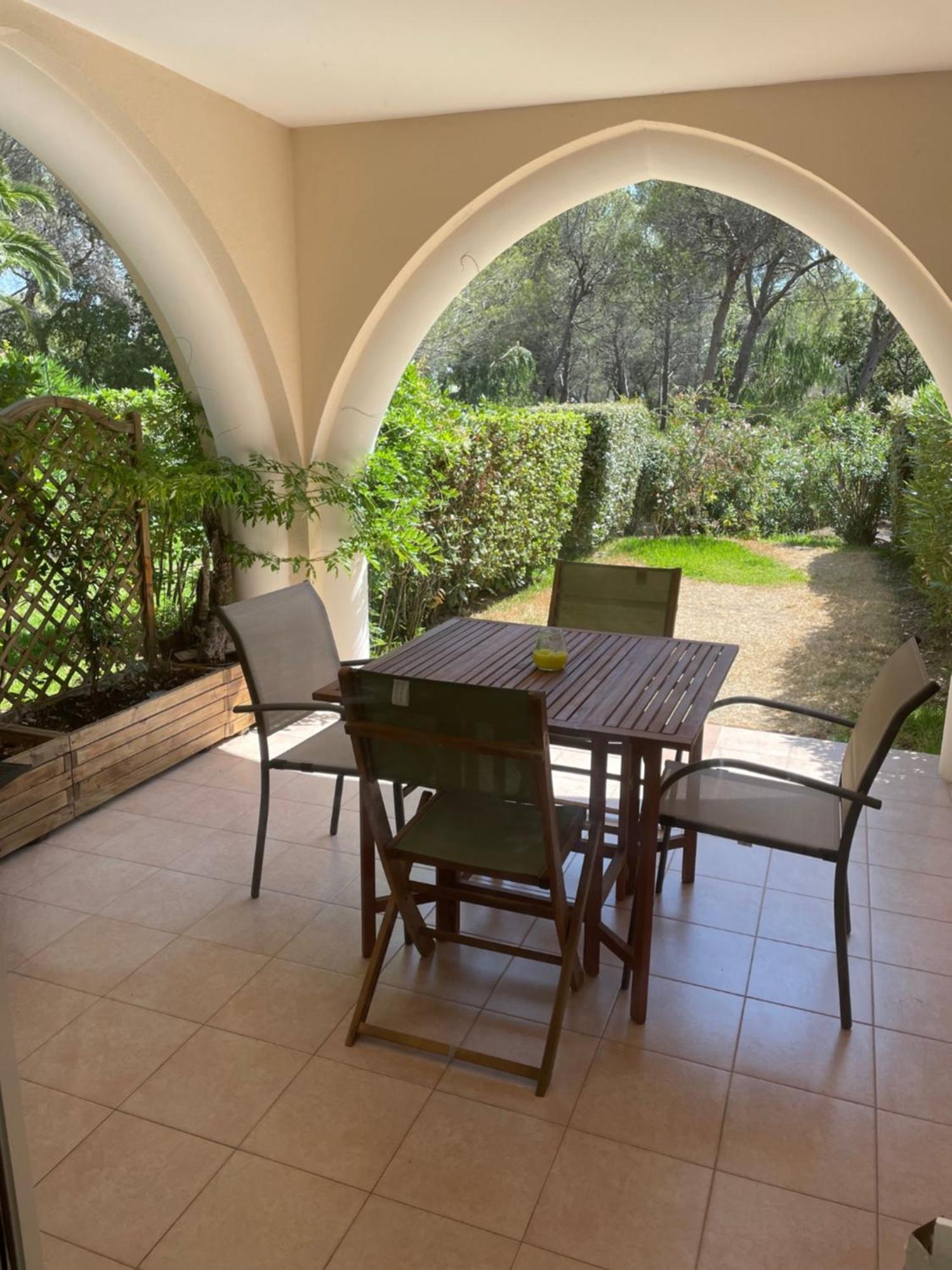 2 Pieces Saint Raphael Renove, Classe 4 Etoiles, 100 M Plages, Piscine, Tennis, Parc, Terrasse, Jardin Privatif Exteriör bild