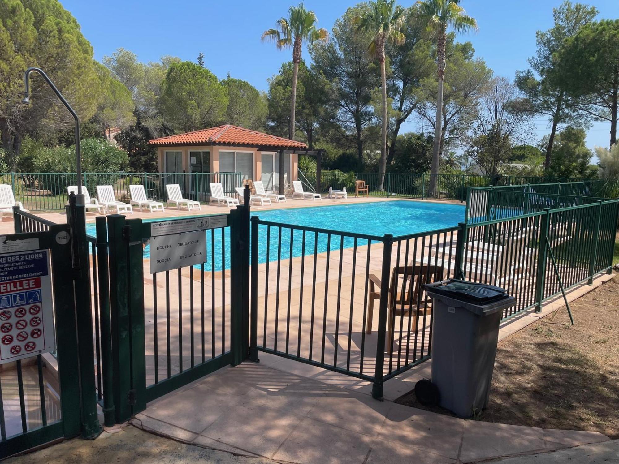 2 Pieces Saint Raphael Renove, Classe 4 Etoiles, 100 M Plages, Piscine, Tennis, Parc, Terrasse, Jardin Privatif Exteriör bild