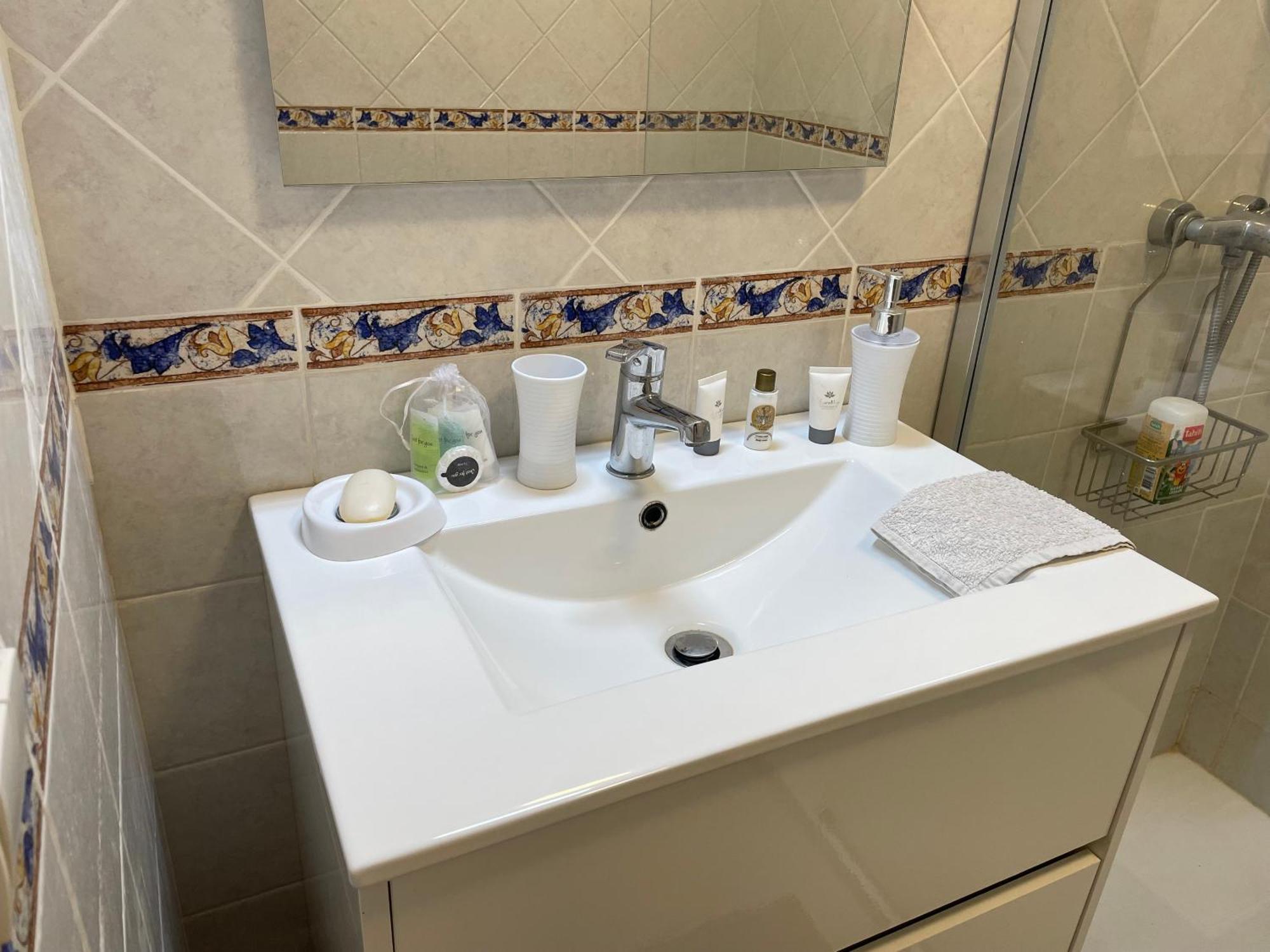 2 Pieces Saint Raphael Renove, Classe 4 Etoiles, 100 M Plages, Piscine, Tennis, Parc, Terrasse, Jardin Privatif Exteriör bild
